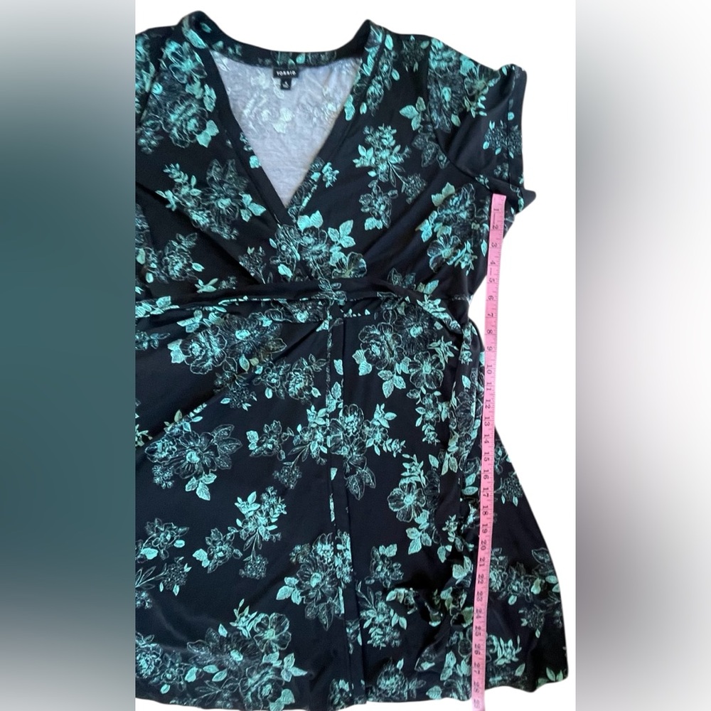 Torrid Floral Wrap Dress in Black and Green - Picture 3 of 9
